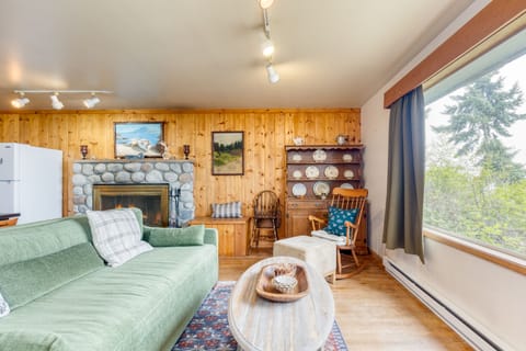 Unwind in this living room with a picture-perfect view.