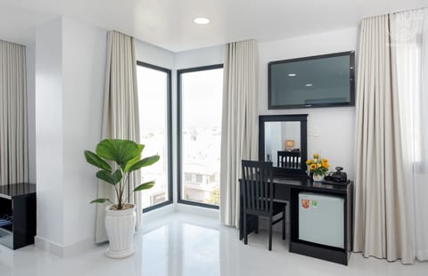 Deluxe Room, City View | Interior