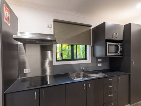 Bungalow - Sleeps 6 | Private kitchen