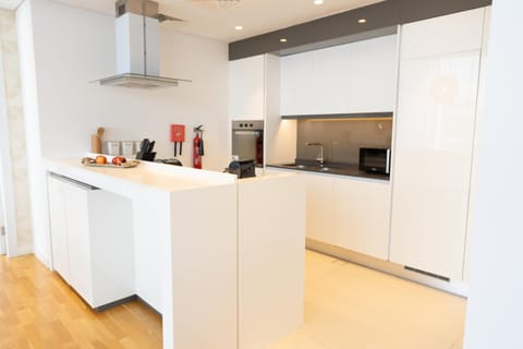 Exclusive Apartment | Private kitchen | Fridge, microwave, oven, stovetop