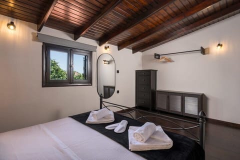 Relax in Comfort: Double Bed, Mirror, and Open Closet