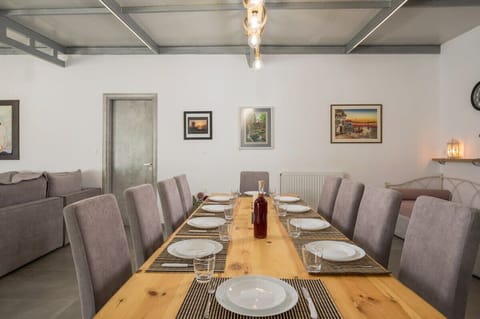 Enjoy your breakfast in our well-furnished room