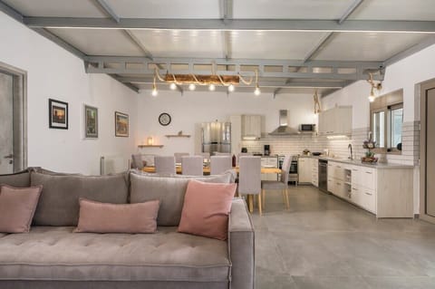 Sneakpeak of the inside