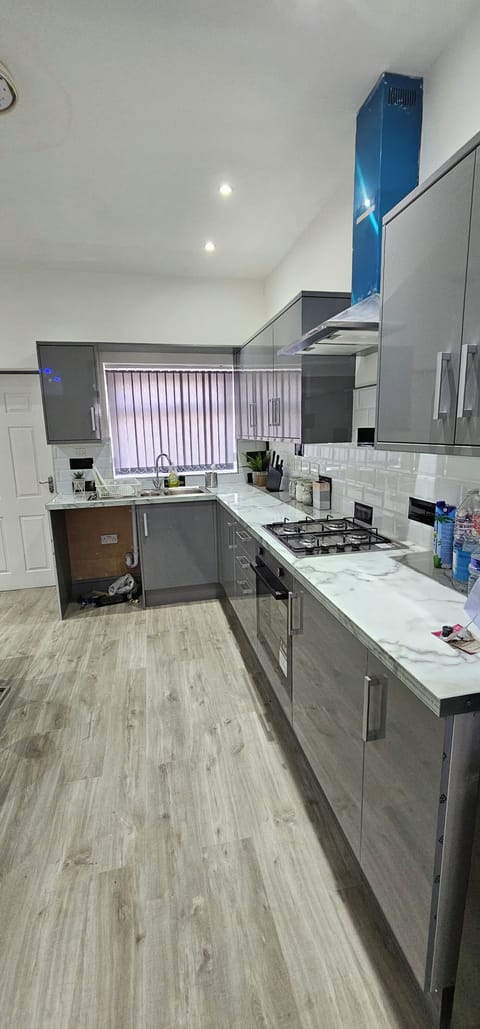 House | Private kitchen | Fridge, microwave, oven, stovetop