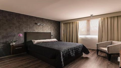 Standard Room | Premium bedding, desk, free WiFi, bed sheets
