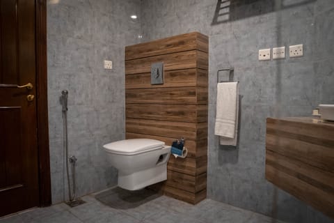 Premium Studio Suite | Bathroom