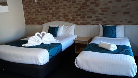 Twin Share Room, Non Smoking | 1 bedroom, desk, iron/ironing board, free WiFi