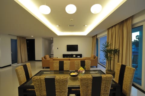 Family Penthouse, 3 Bedrooms, Sea View, Executive Level | Living area | 32-inch TV with satellite channels