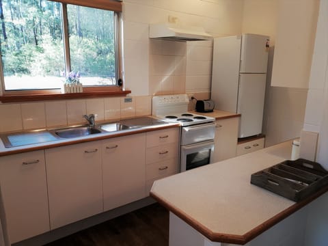 Currawong Cottage | Private kitchen | Full-size fridge, microwave, oven, stovetop