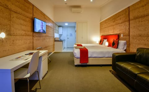 Deluxe Room | Soundproofing, iron/ironing board, free WiFi, bed sheets