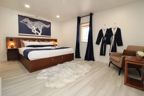 Executive Cabin | Premium bedding, down comforters, Select Comfort beds, desk