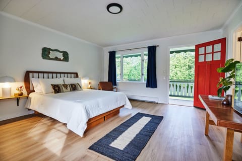 Standard Single Room | Iron/ironing board, free WiFi