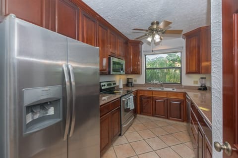 Condo, 2 Bedrooms | Private kitchen | Fridge, oven, coffee/tea maker, toaster