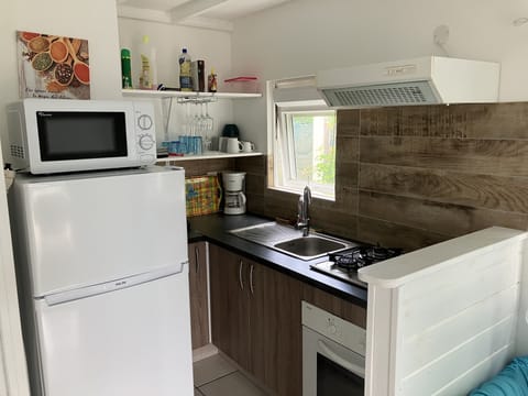 La Désirade | Private kitchen | Fridge, microwave, toaster, highchair