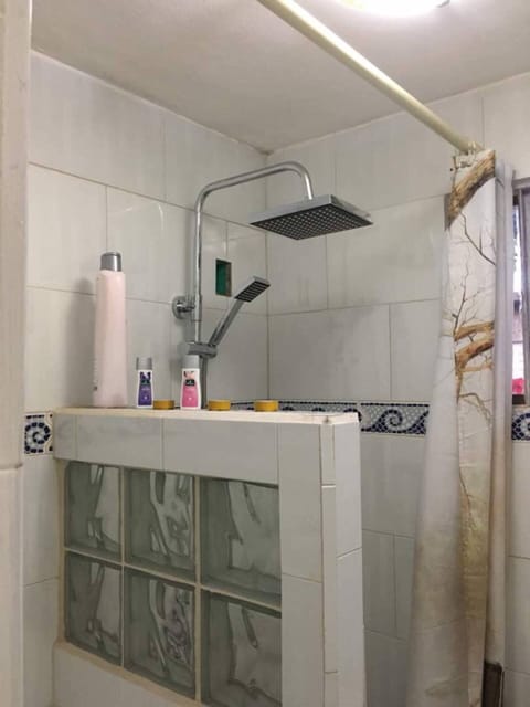 Deluxe Triple Room | Bathroom | Shower, rainfall showerhead, towels, soap