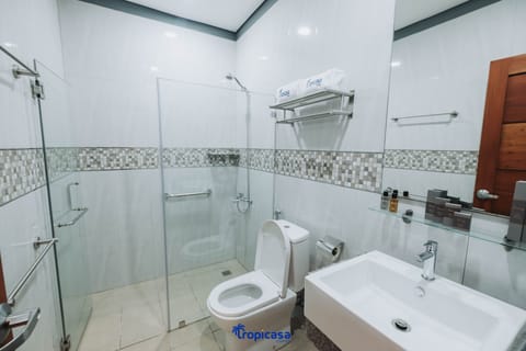 Deluxe Room | Bathroom | Free toiletries