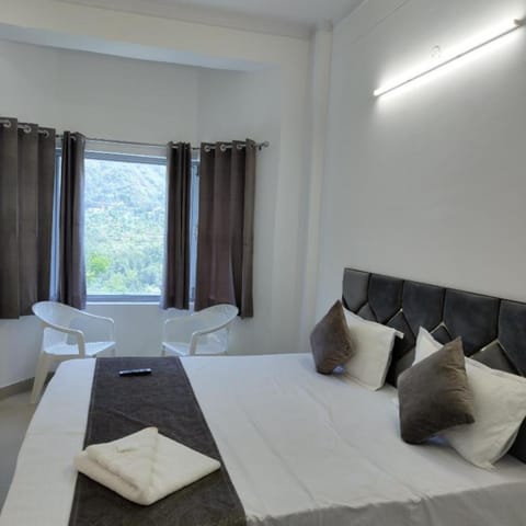 Deluxe Studio Suite, City View | Free WiFi, bed sheets