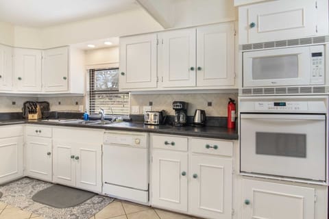 Efficient appliances and plenty of airy space make the Lakehouse's country kitchen a creative cook's delight!