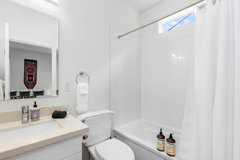 Classic Single Room | Bathroom | Towels