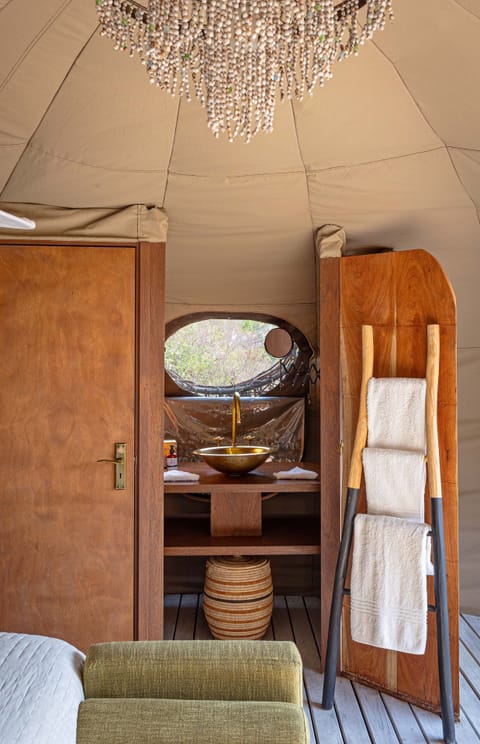 Luxury Tent | Bathroom | Shower, towels, soap, shampoo