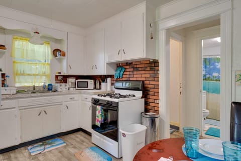 Apartment (2 Bedrooms) | Private kitchen | Microwave, oven, stovetop, dishwasher