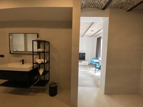 Business Double Room | Down comforters, memory foam beds, free WiFi