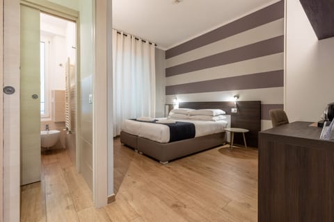 Double or Twin Room, Non Smoking, Private Bathroom | 1 bedroom, Egyptian cotton sheets, hypo-allergenic bedding