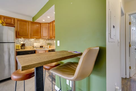 Apartment (1 Bedroom) | Private kitchen | Microwave, oven, stovetop, dishwasher