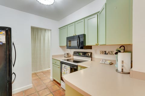 Apartment (2 Bedrooms) | Private kitchen | Microwave, oven, stovetop, dishwasher