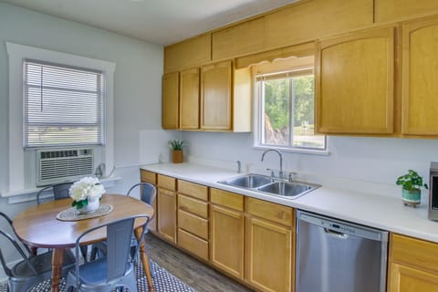 House (2 Bedrooms) | Private kitchen | Microwave, oven, stovetop, dishwasher