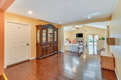 House (4 Bedrooms) | Interior