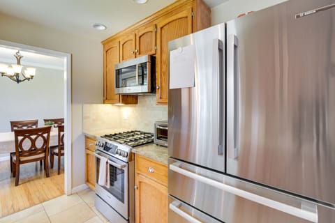 House (2 Bedrooms) | Private kitchen | Microwave, oven, stovetop, dishwasher