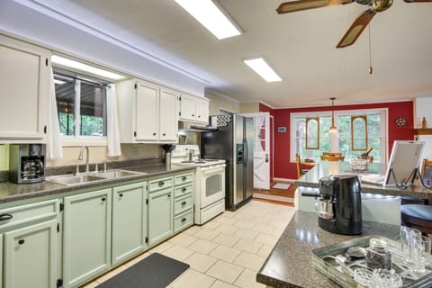 House (2 Bedrooms) | Interior