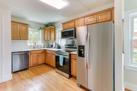 House (2 Bedrooms) | Private kitchen | Microwave, oven, stovetop, dishwasher