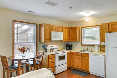 Apartment (1 Bedroom) | Private kitchen | Microwave, oven, stovetop, dishwasher