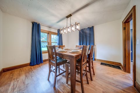 House (4 Bedrooms) | Interior