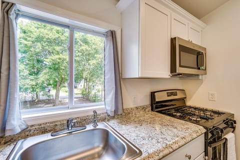 House (2 Bedrooms) | Private kitchen | Microwave, oven, stovetop, dishwasher