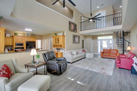 House (6 Bedrooms) | Interior