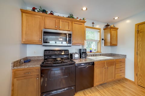 Cottage (4 Bedrooms) | Private kitchen | Microwave, oven, stovetop, dishwasher