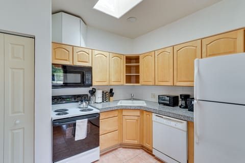 Apartment (1 Bedroom) | Private kitchen | Microwave, oven, stovetop, dishwasher