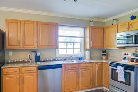 House (3 Bedrooms) | Private kitchen | Microwave, oven, stovetop, dishwasher