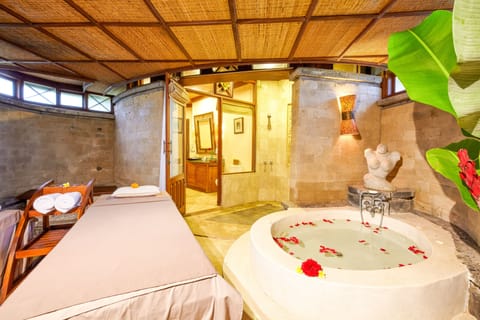Deluxe Spa Villa | Private spa tub