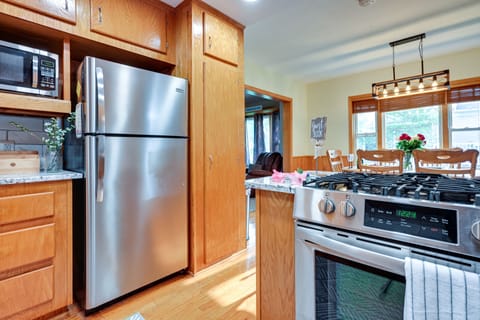 House (2 Bedrooms) | Private kitchen | Microwave, oven, stovetop, dishwasher