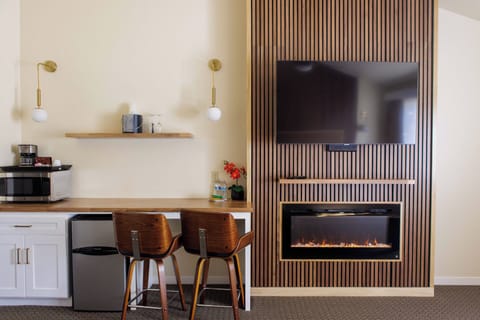 Deluxe Room | Desk, laptop workspace, free WiFi, bed sheets