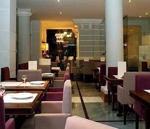 Daily continental breakfast (EUR 12 per person)