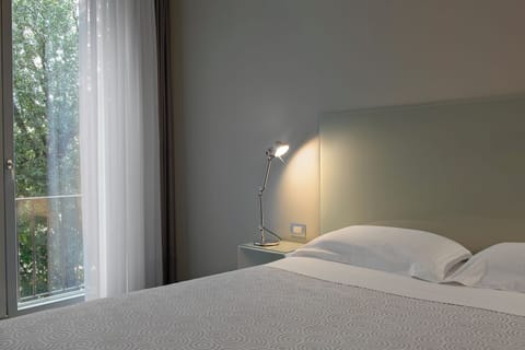 Superior Double Room, Balcony | Hypo-allergenic bedding, minibar, in-room safe, desk