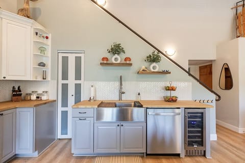 Open kitchen fully stocked for the chef!