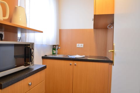 Standard Studio, 1 Twin Bed, Refrigerator & Microwave (50€ cleaning fee on top of the rate) | Private kitchen | Fridge, microwave, stovetop, coffee/tea maker