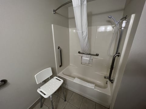 Room, 1 Queen Bed, Accessible, Non Smoking | Bathroom | Free toiletries, hair dryer, towels