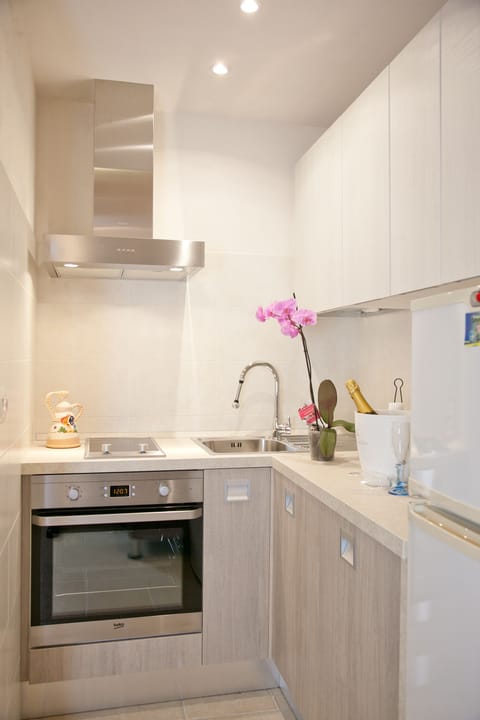 Classic Triple Room, 1 Bedroom | Private kitchen